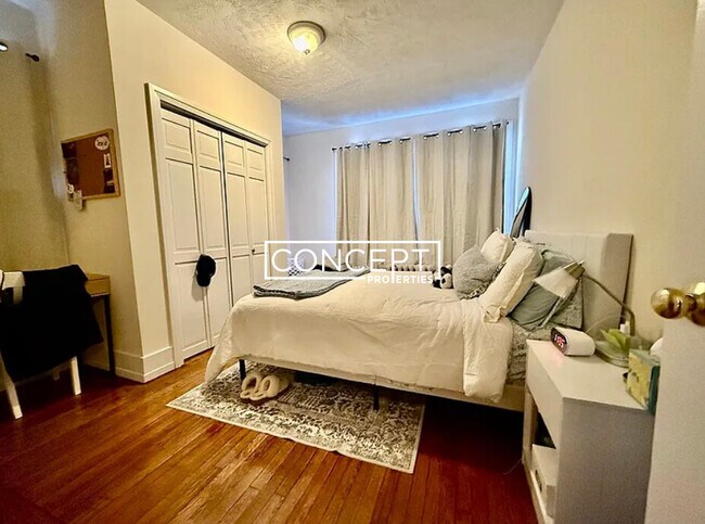 Foto del edificio - 452 Park Dr