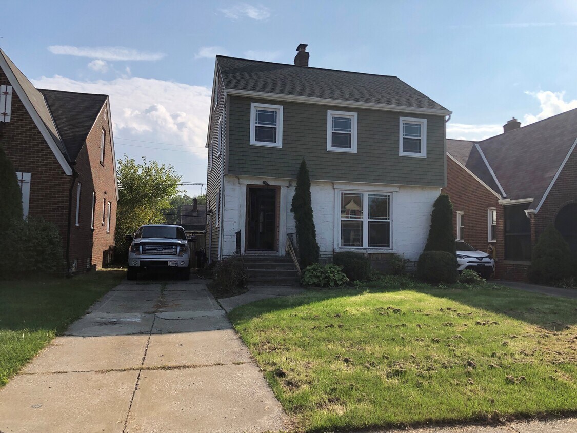 Front - 2317 Fairdale Ave
