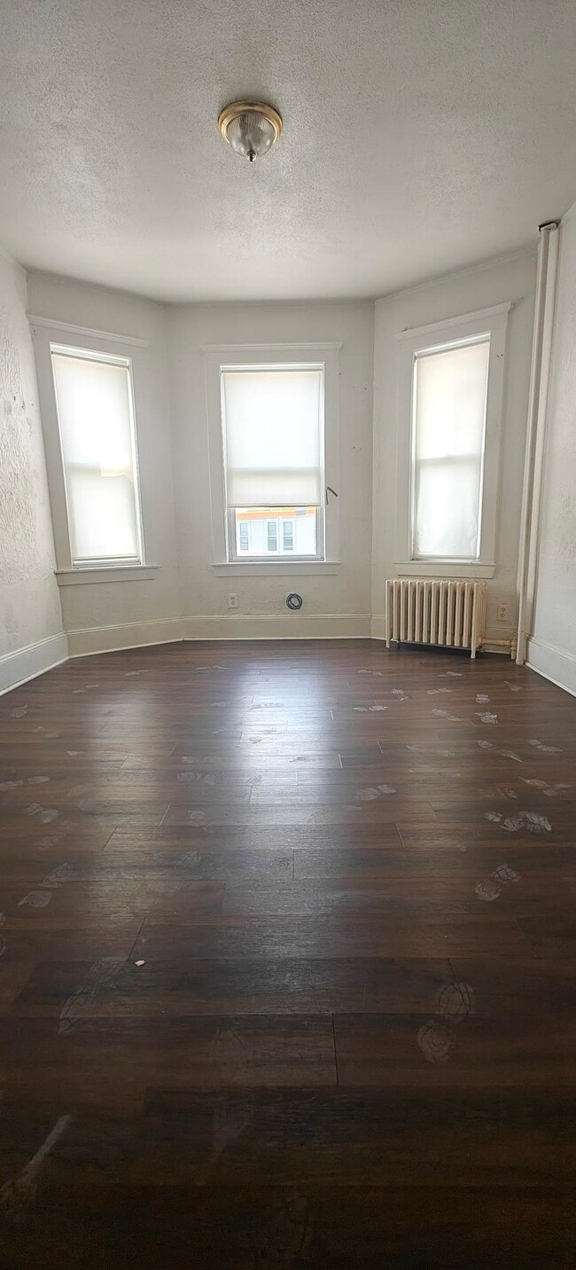 Building Photo - 241 Walnut St