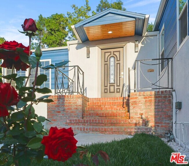Foto del edificio - 4246 Hazel Kirk Dr