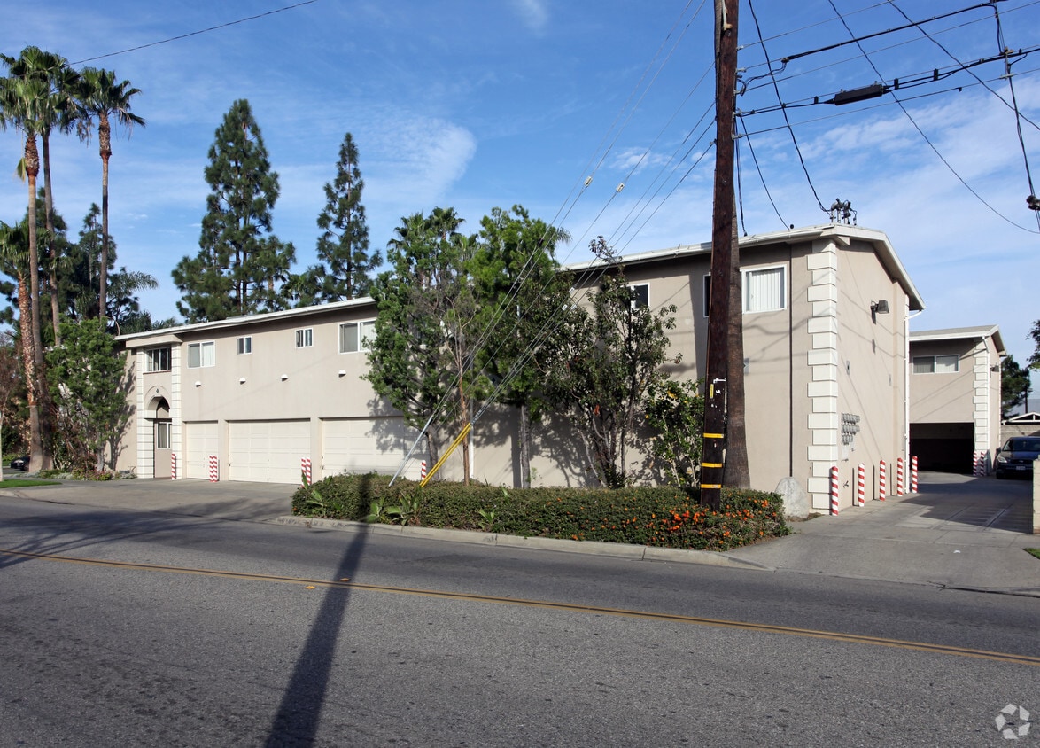 Primary Photo - 501-531 N Citrus St
