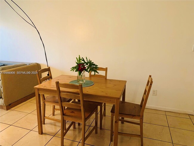 Foto del edificio - 5855 Washington St