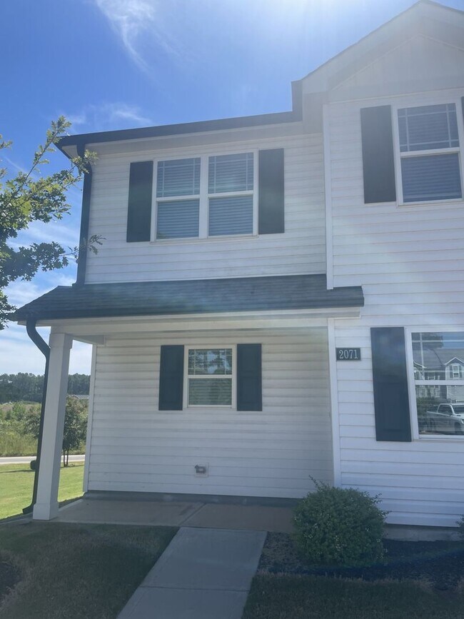 Building Photo - 3 Bd 2.5 Ba end unit townhouse
