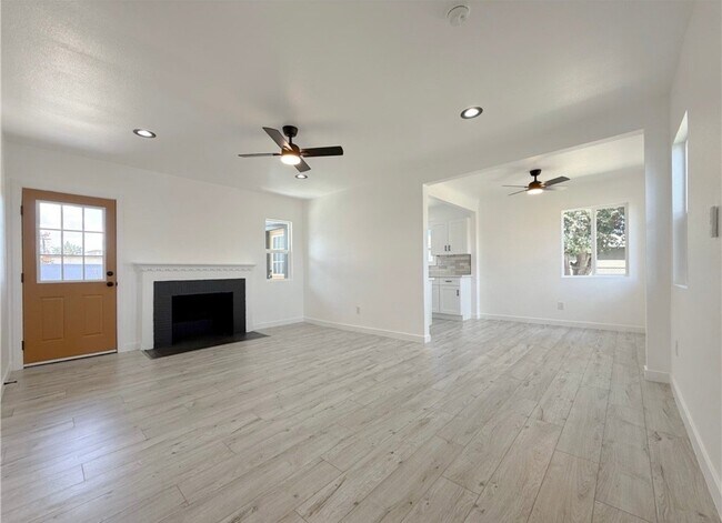 Foto del edificio - 1008 W 134th Pl