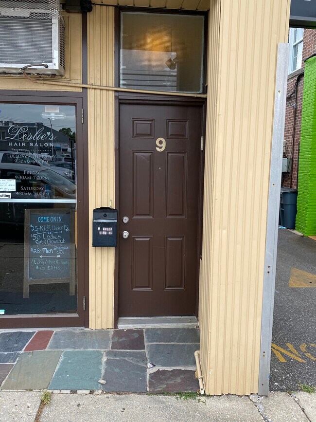 Apartment Entrance with Mailbox - 9 Green St