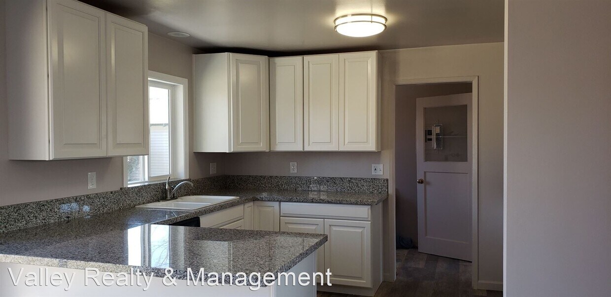 Building Photo - 3 br, 2 bath Apartment - 1393 Meadow Lane