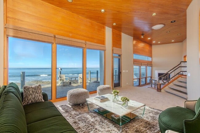 Building Photo - Extraordinary 5-Bed / 5-Bath Oceanfront Property in La Jolla!