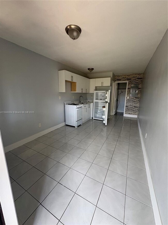 Building Photo - 401 NW 43rd Ct