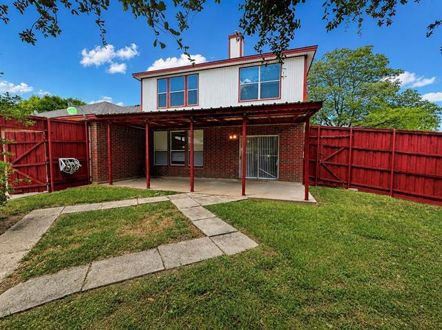Foto del edificio - 824 Elm Falls Pl