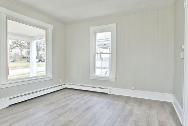 Building Photo - RENTALS AVAILABLE IN NILES