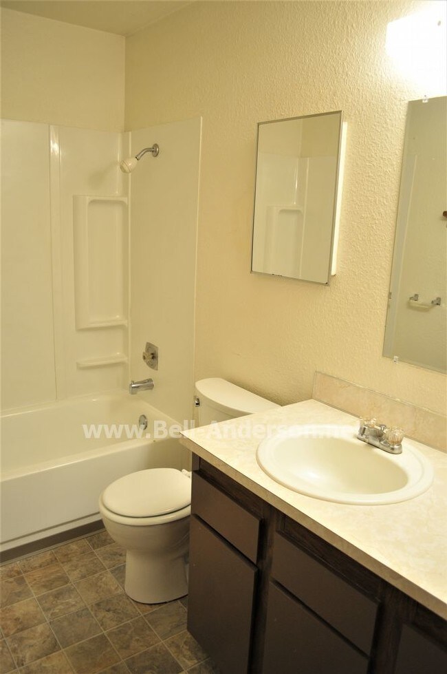 Foto del edificio - 428 23rd St SE