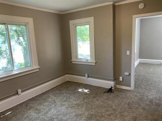 Foto del edificio - 114 W Summit Ave