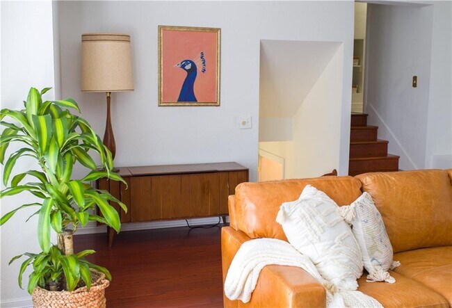 Foto del edificio - 1504 Robinhood Rd