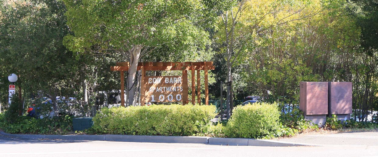 Primary Photo - Cowbarn Apartments