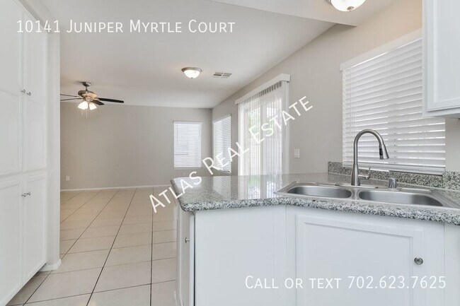 Foto del edificio - EVERYTHING YOU NEED! Spacious 4-bedroom Ho...