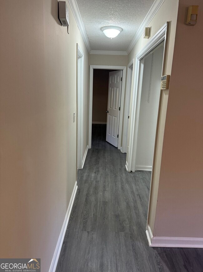 Foto del edificio - 888 Timbercrest Ct