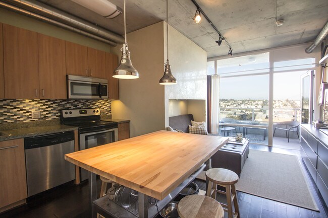 Sala de estar - 1080 Park Blvd
