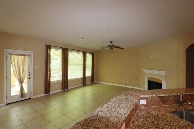 Foto del edificio - 9624 Sawyer Fay Ln