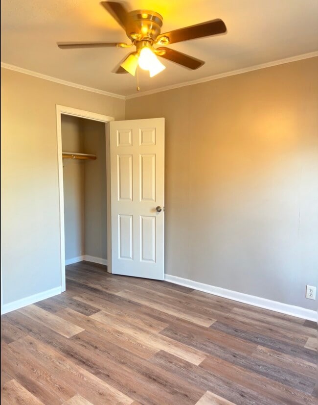 Building Photo - 921 N Pierce St