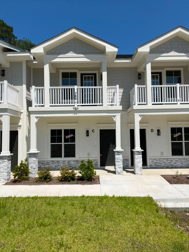 Building Photo - 780 Maxine Dr