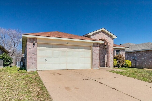 Building Photo - 811 Engleside Dr