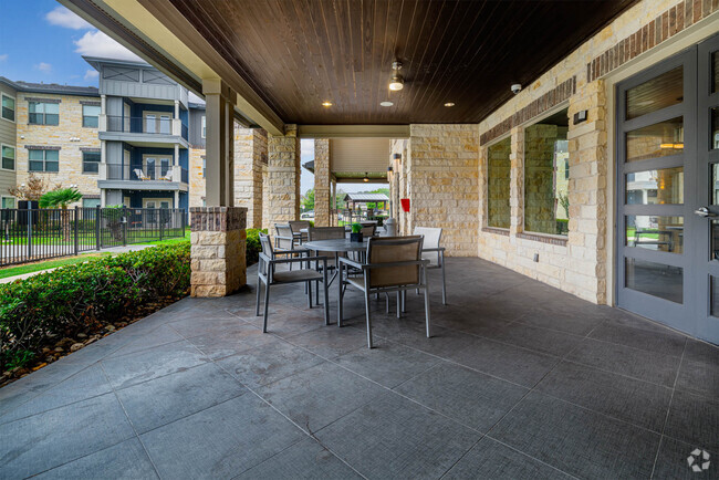 Clubhouse Patio - Legacy Flats