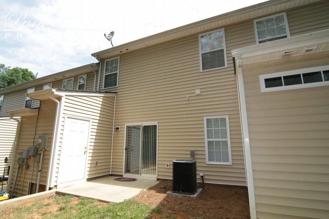 Building Photo - 5742 Bent Creek Cir