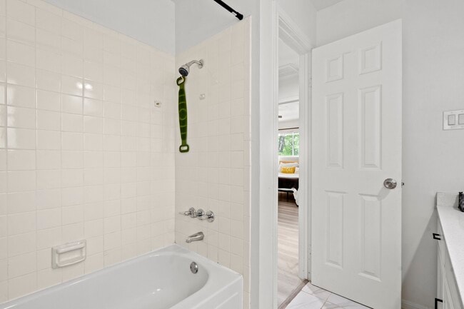 Foto del edificio - 604 Lochnell Dr