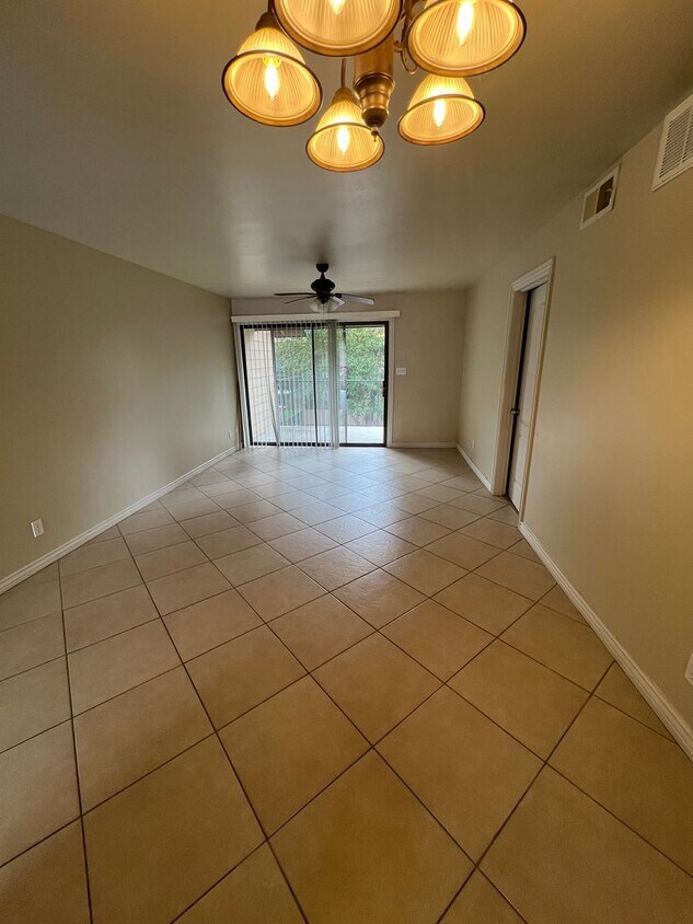 Foto principal - AVAILABLE NOW! Village at University Heigh...