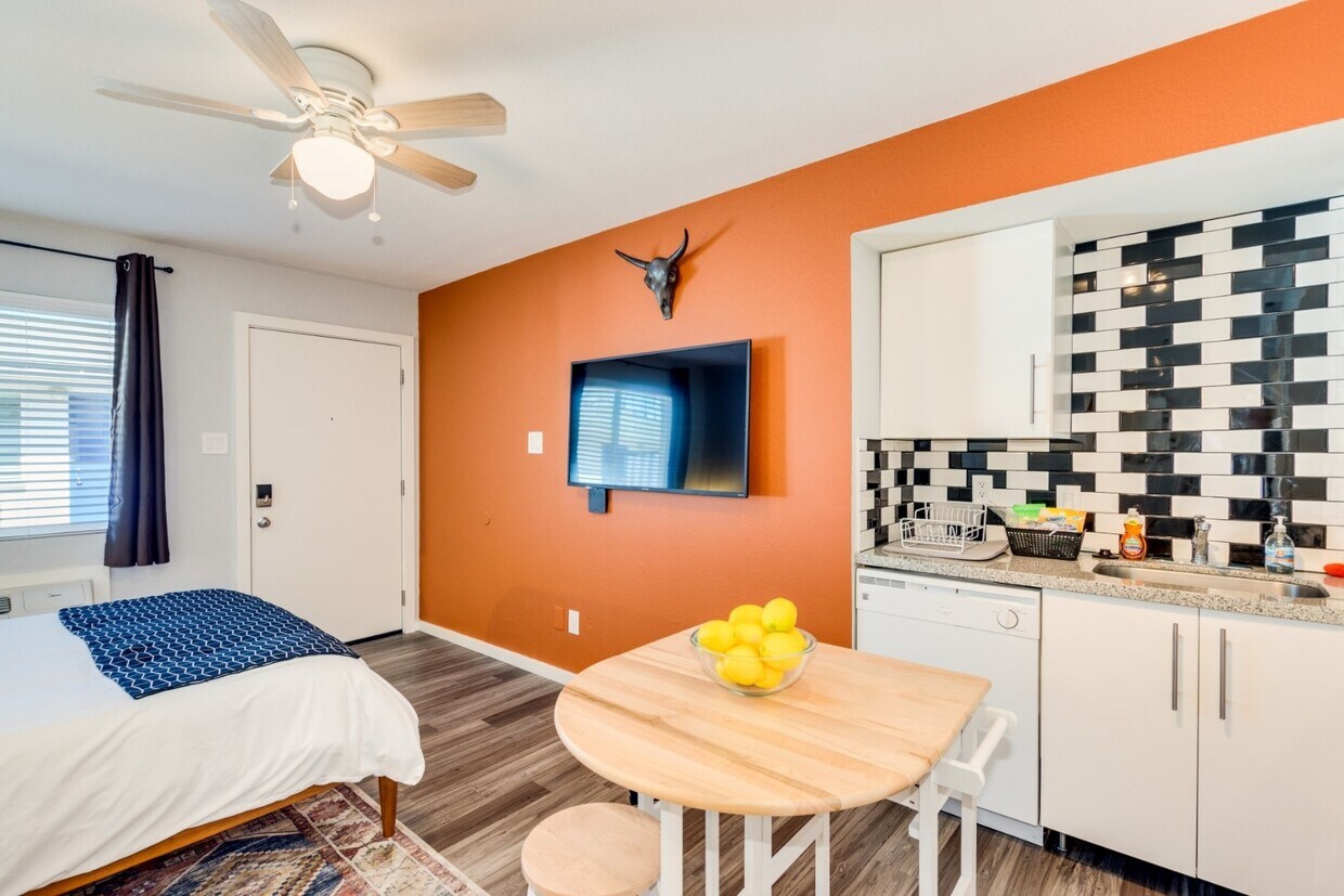 Primary Photo - Charming Studio in Tempe!