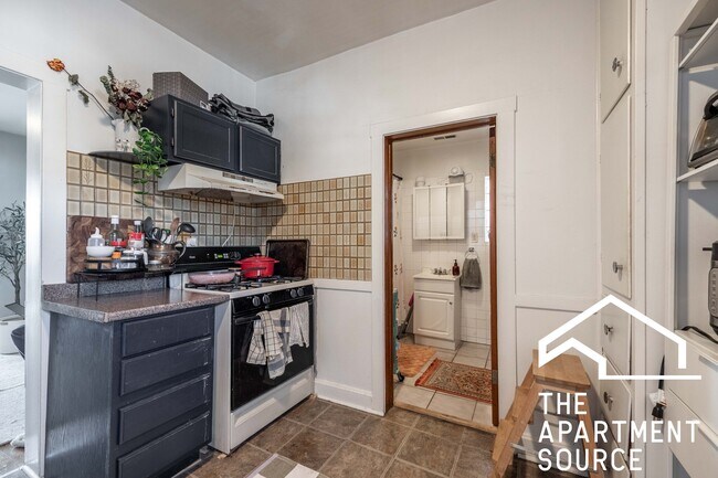 Foto del edificio - 2140 W Race Ave