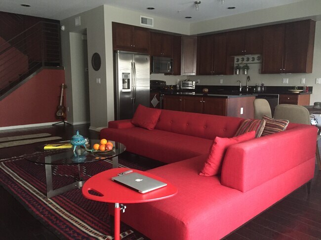 Living room - 526 W 1st St
