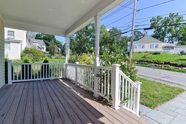 Foto del edificio - 191 Newtonville Ave