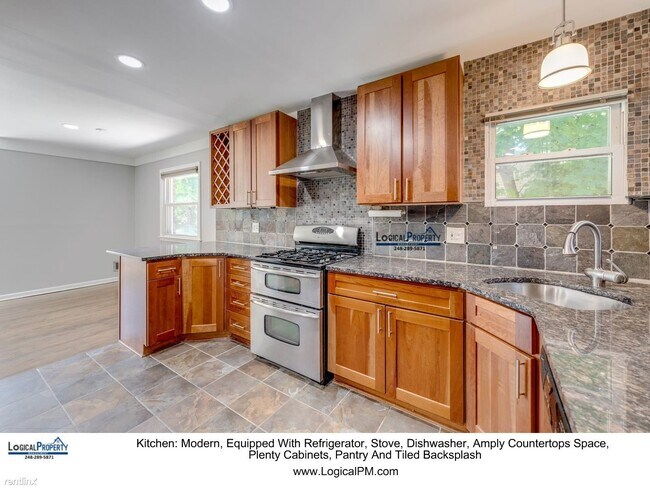 Building Photo - 3 br, 1 bath House - 9890 Doris St