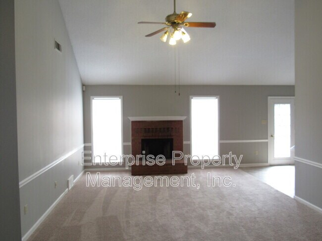 Foto del edificio - 7037 Meadowlands Pl