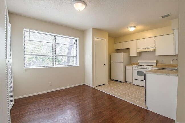 Foto del edificio - 903 Taulbee Ln