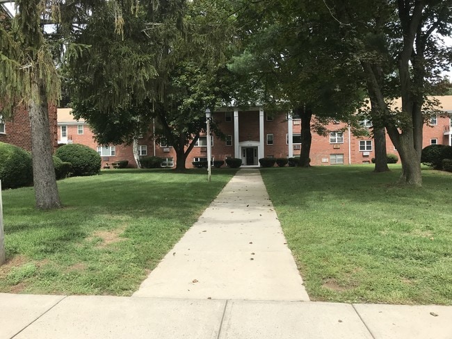 Peaceful setting - 245 Regency Park Dr