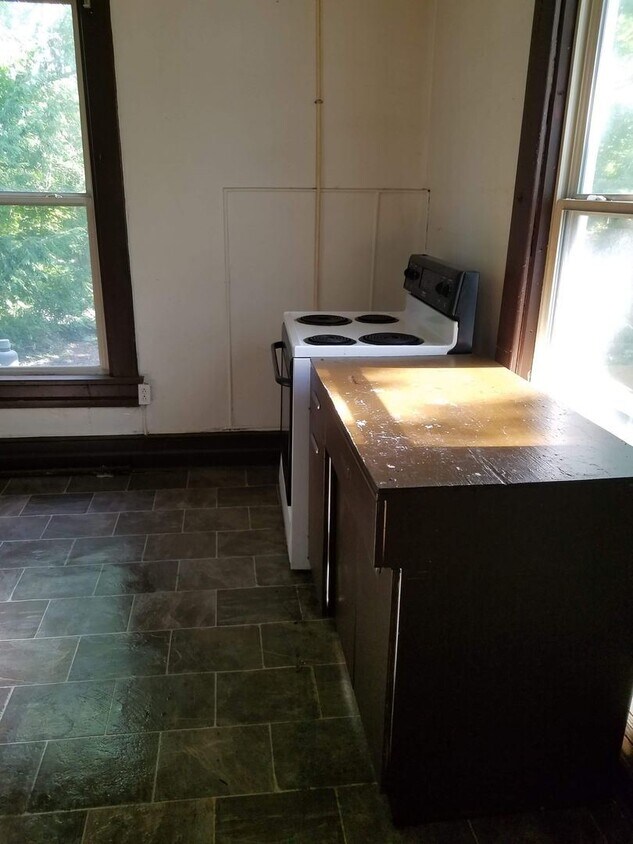 Building Photo - 1 br, 1 bath House - 137 E Wallace Ave Apt 4