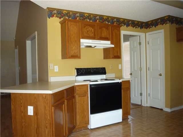 Building Photo - 10261 Green Moss Dr N