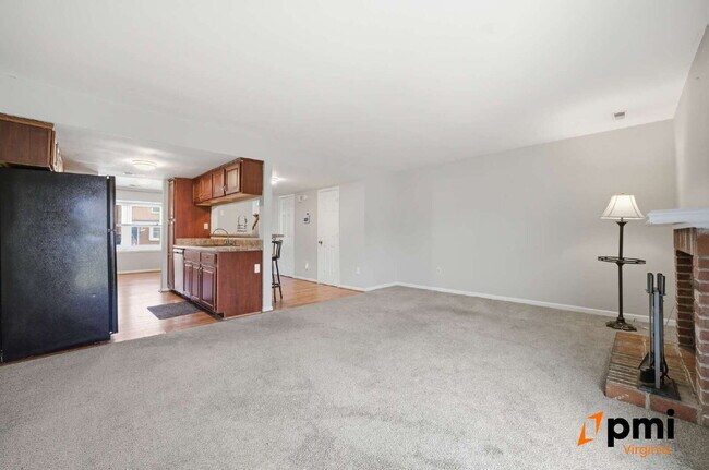 Foto del edificio - 2 PRIMARY BEDROOMS, LIVING ROOM AND DINING, PETS ALLOWED