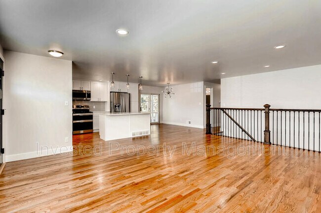 Building Photo - 2637 S Tennyson Way