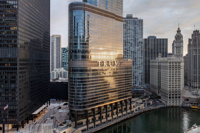 Alternar - Trump International Hotel & Tower - Chicago