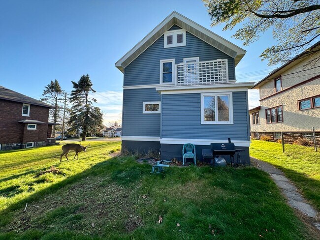 Foto del edificio - AVAILABLE JUNE - Spacious 4 Bed 2 Bath Hom...