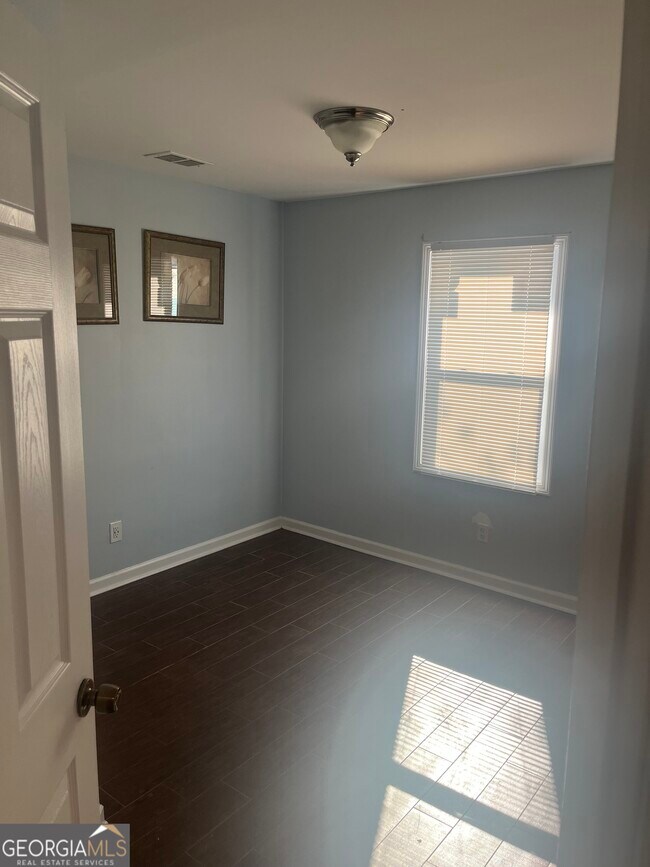 Foto del edificio - 2894 Randall St