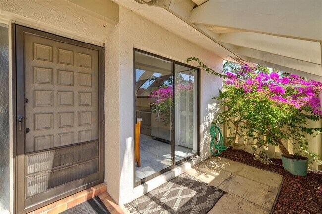 Foto del edificio - 5354 Myrtle Wood