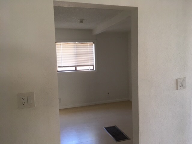 Foto del edificio - 1118 N Yosemite Ave