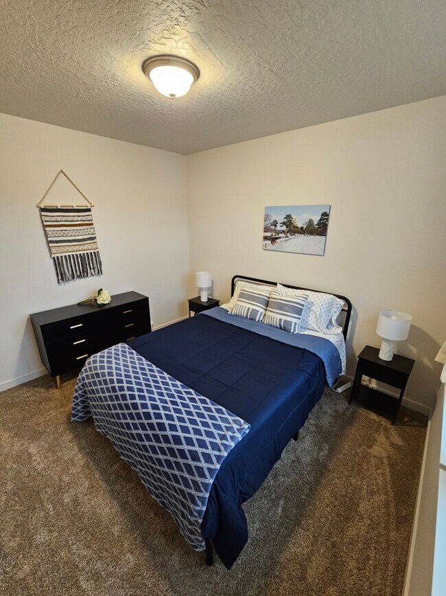 Building Photo - Beautiful Home in Post Falls
