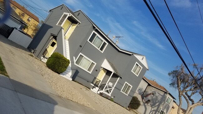 Foto del edificio - 2059 W 104th St