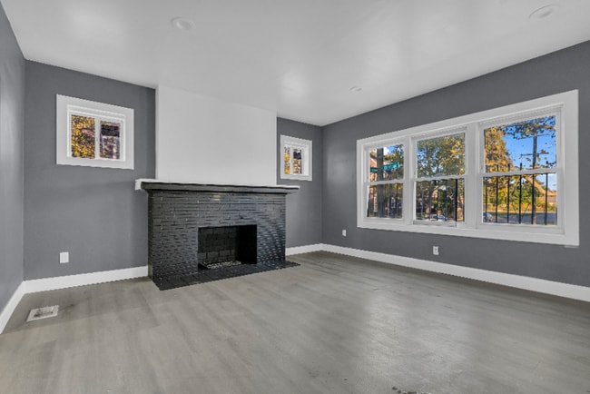 Foto del edificio - 3823 Clairmount Ave