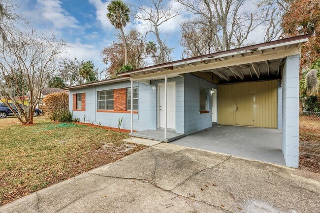 Foto del edificio - Beautifully Refreshed 3-Bedroom Home – Modern Kitchen & Spacious Interior